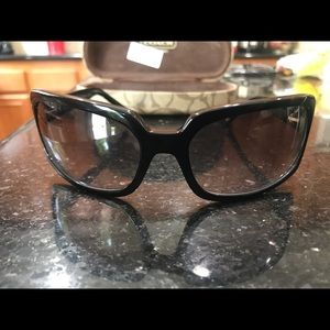 Ladies Coach Sunglasses with case. Great cond.